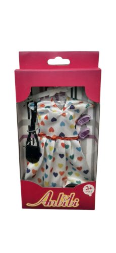 Babaruha kiegészítőkkel – szívecskés ruha